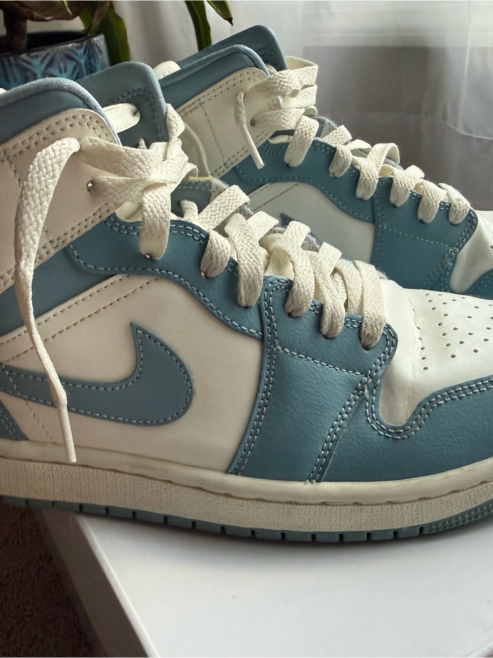 Nike High-Top Air Jordan Sneakers Light Blue, Woman’s 10/Men’s 8.5